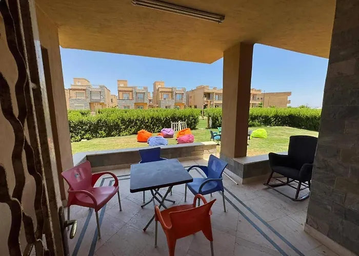 صف تان على البحر بالعين السخنه لاجولي مارينا السخنه Villa Ain Sukhna